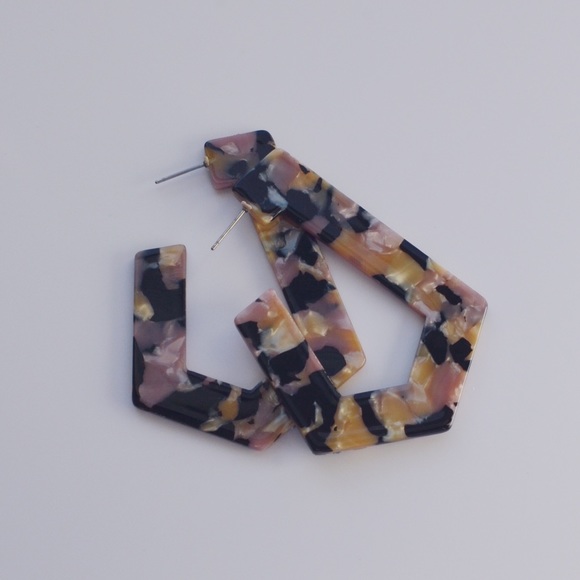 Large Multi Tortoise Resin Hoop Earrings - Picture 6 of 7